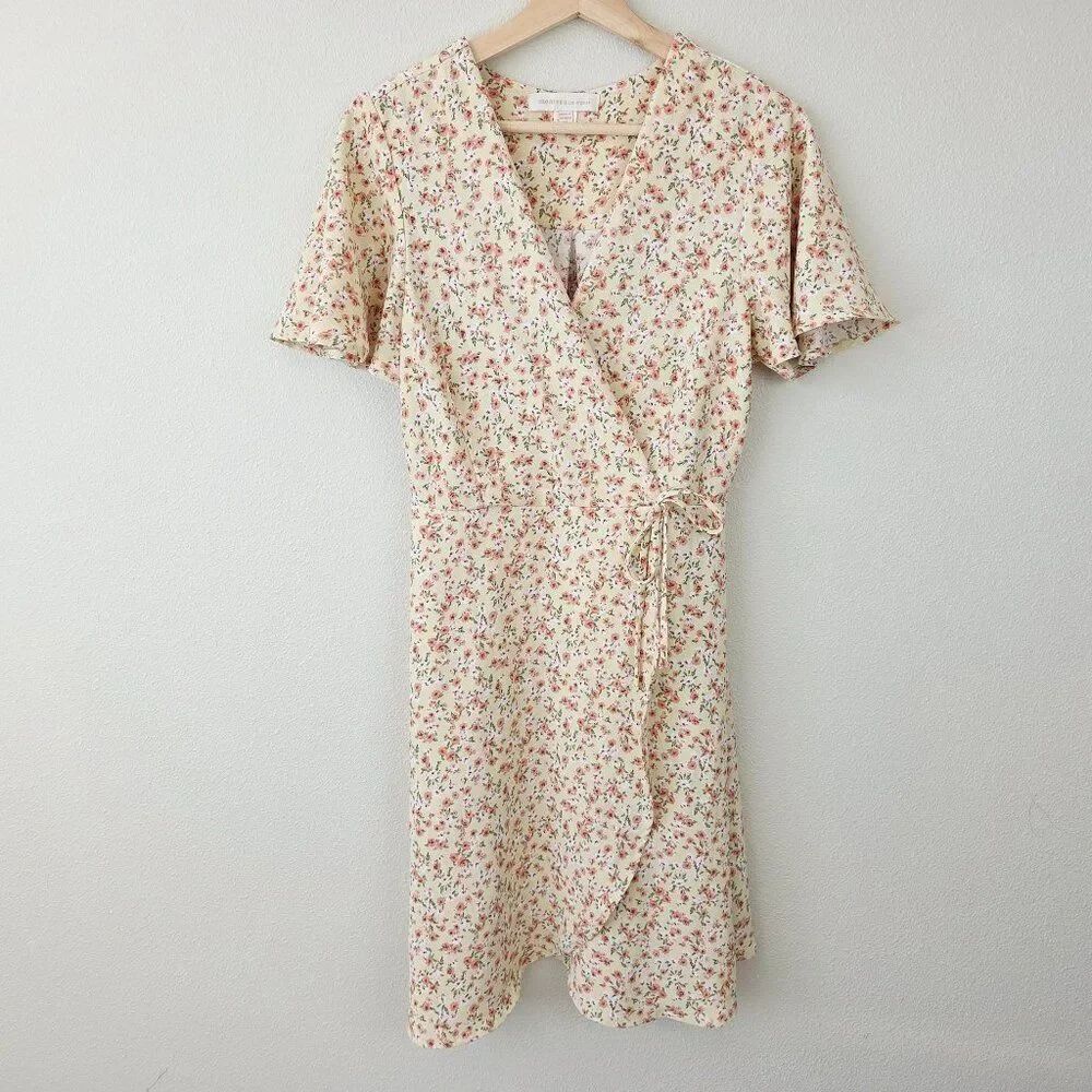 Monteau Los Angeles Ditzy Floral Dress Size M Yellow Faux Wrap Spring Easter